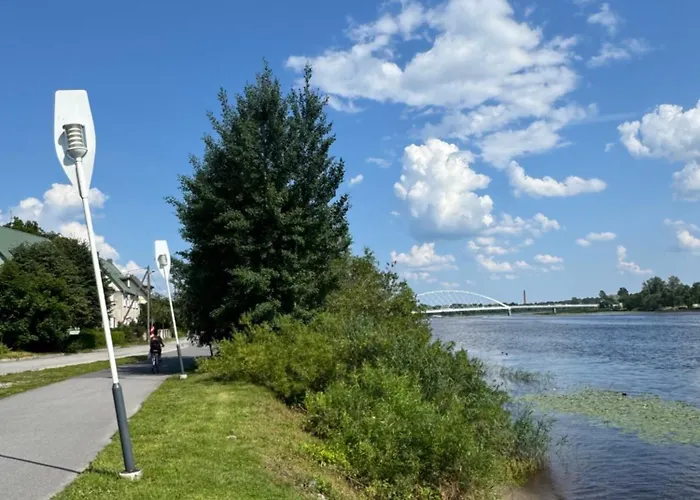 Downtown Riverside With Parking * Parnu